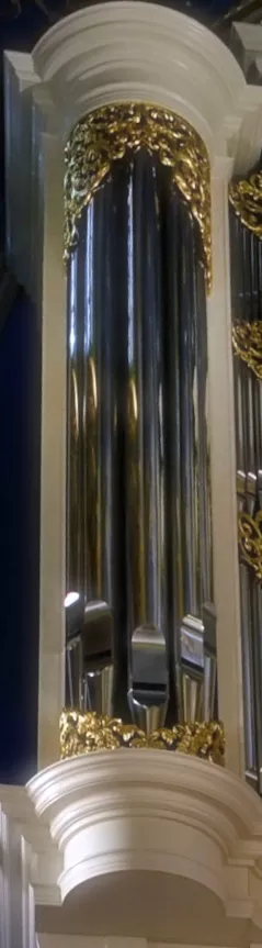 set of organ pipes